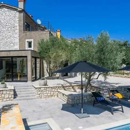 Casa Anonima By Briskva *