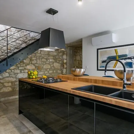 Casa Anonima By Briskva *