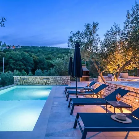 Casa Anonima By Briskva