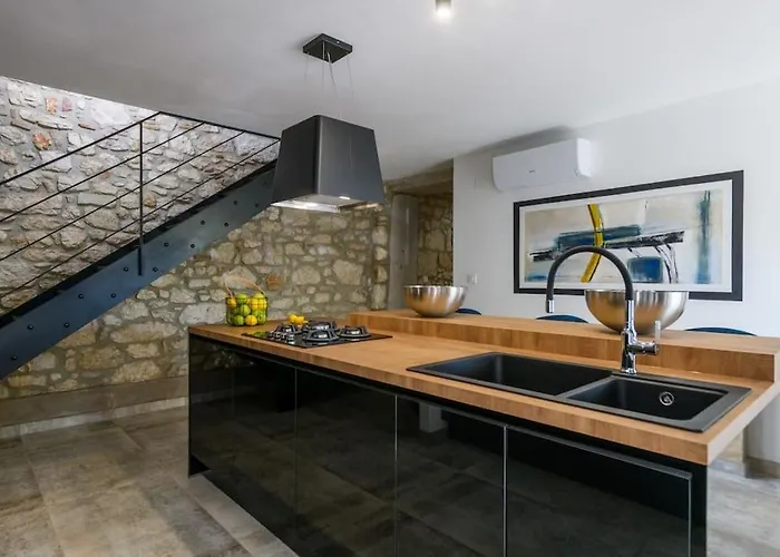 Casa Anonima By Briskva *