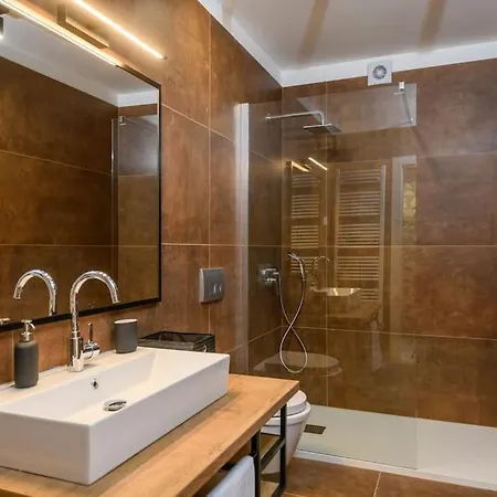 Casa Anonima By Briskva *