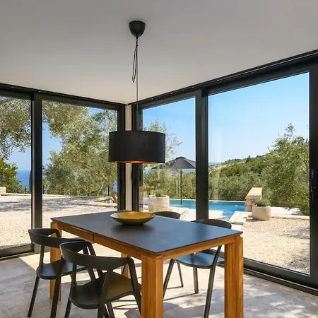 Casa Anonima Vila *