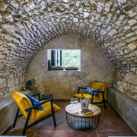 Villa Casa Anonima By Briskva Labin